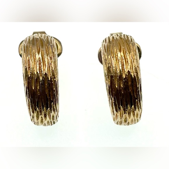 3 for $30 Vintage Signed Avon Textured Gold Tone Half Hoop Clip On Earrings - Picture 6 of 8
